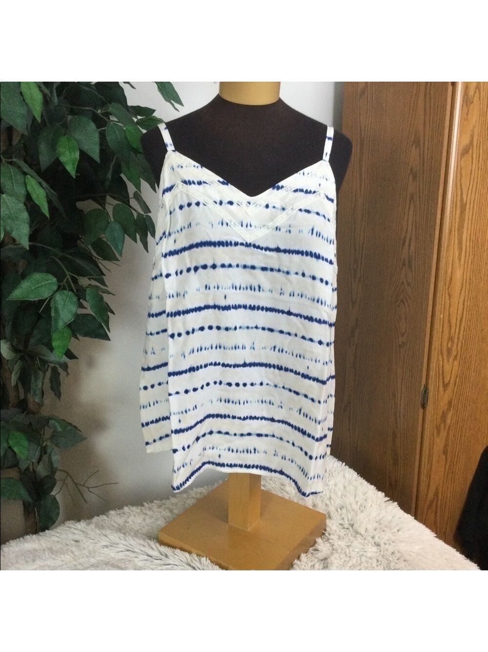 Sonoma 2X Goods for Life cream with blue dye effect cami with crochet tr…